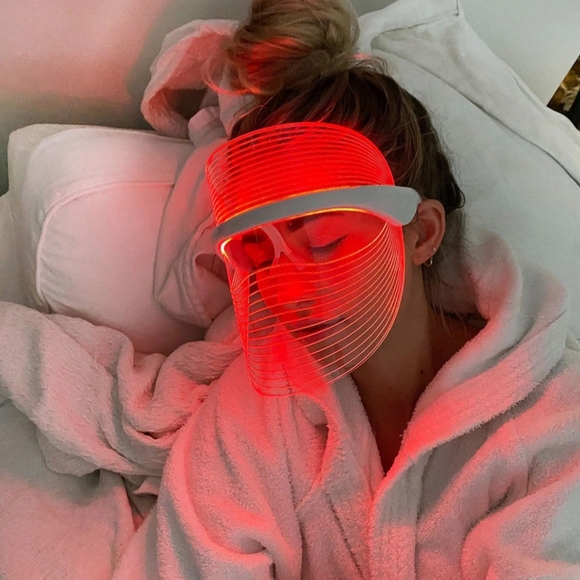 LED Esthetics Mask & Glo - Picture 2 of 3